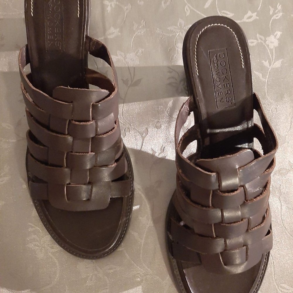Women Dockers brown leather slip on sandals size 9m  ,heel height 2.5 inches